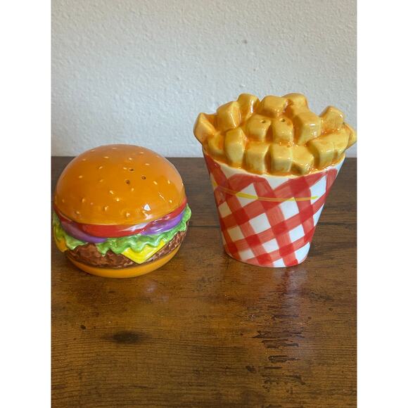 Vintage Clay Art Burger & Fries Salt & Pepper Shakers Set - Picture 1 of 5